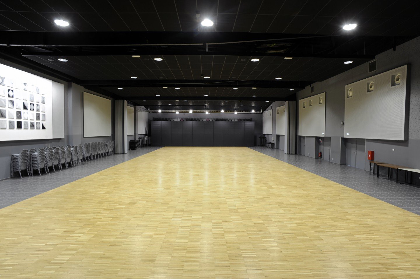 Rénovation du parquet en chêne de la Salle Culturelle René d’Anjou à Baugé