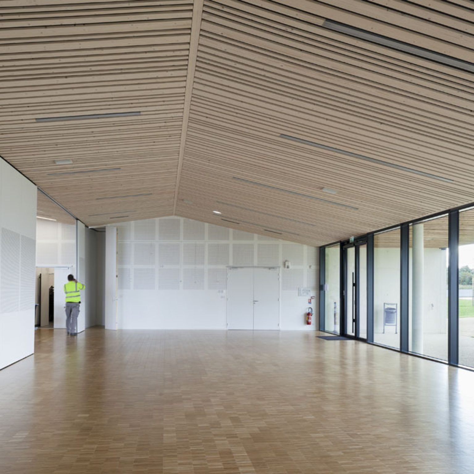 Rénovation du parquet de la salle des fêtes Saint Léger sous Cholet