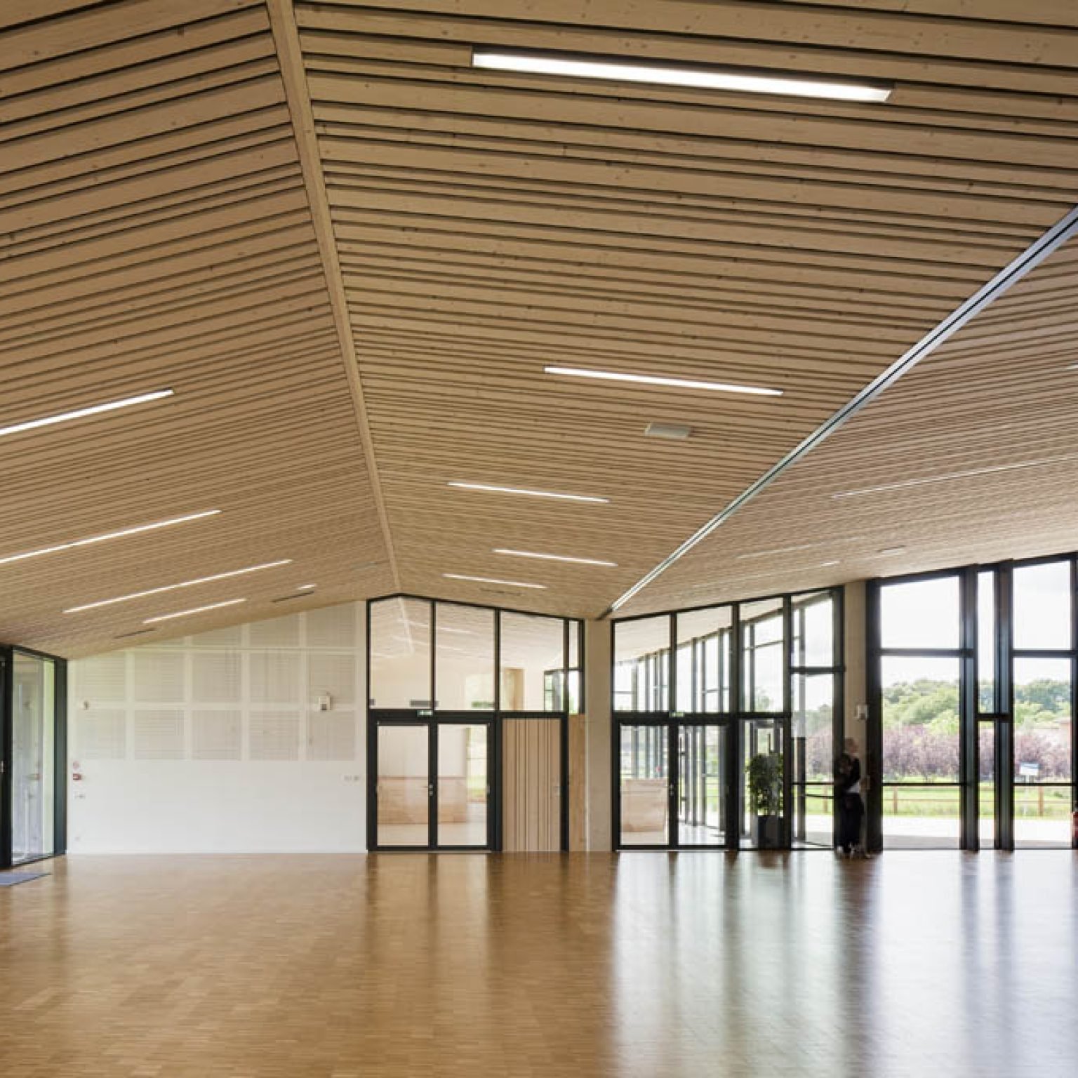 Rénovation du parquet de la salle des fêtes Saint Léger sous Cholet