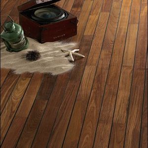 Parquet massif en teck joints pont de bâteau